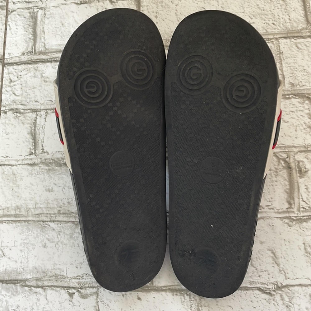 Gucci Pool Sides - Picture 9 of 13